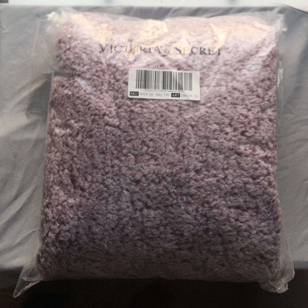 Victoria’s Secret PINK Sherpa Blanket - Picture 5 of 6